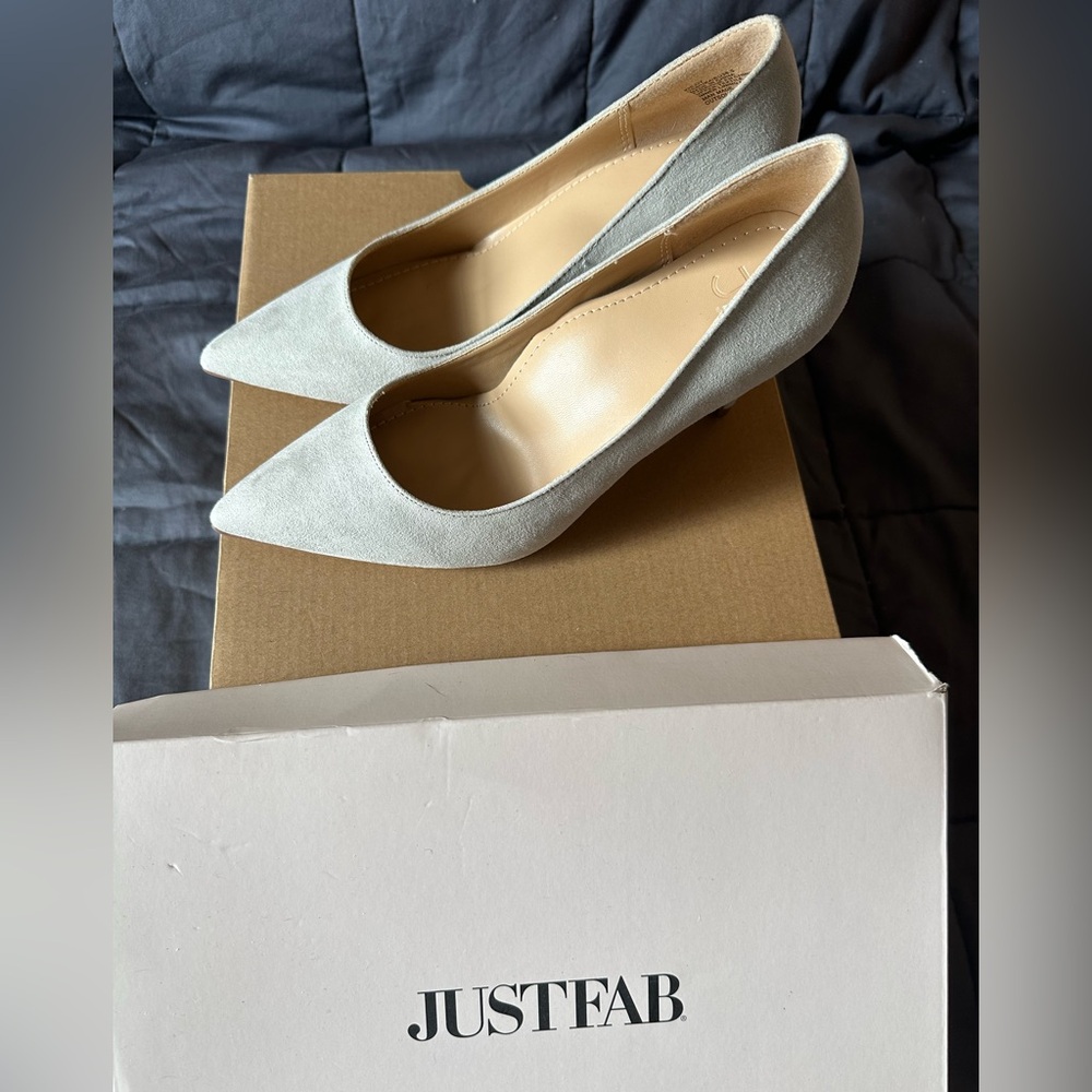 Brand New Light gray/beige Suede Heels!! Super comfy- Size 6 - JustFab